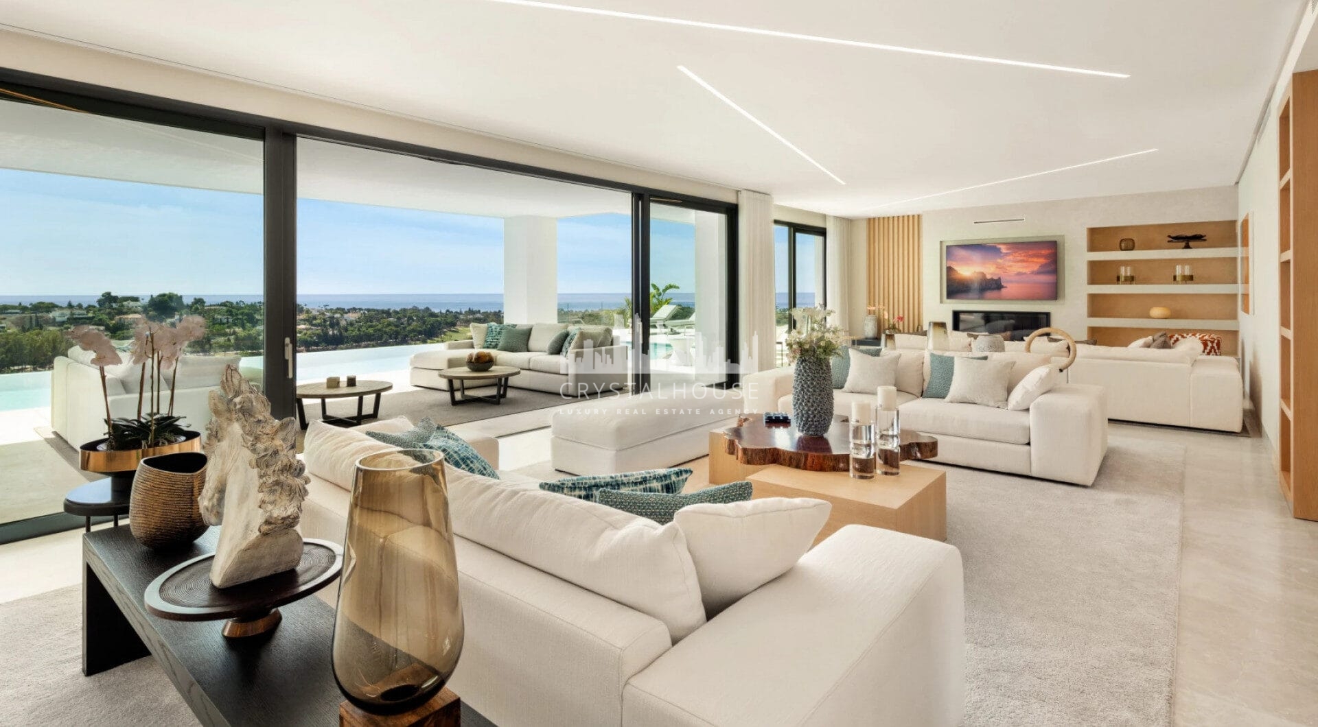 Perched elegantly in El Paraiso, this contemporary villa unveils breathtaking panoramic views from its elevated vantage point.