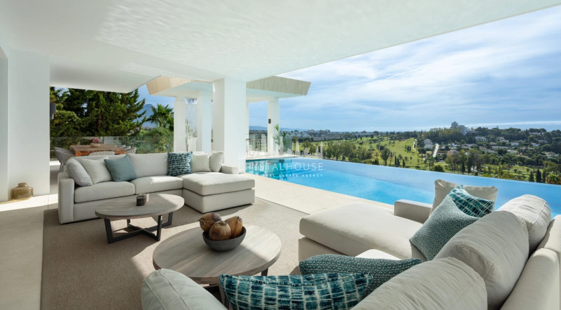 Perched elegantly in El Paraiso, this contemporary villa unveils breathtaking panoramic views from its elevated vantage point.