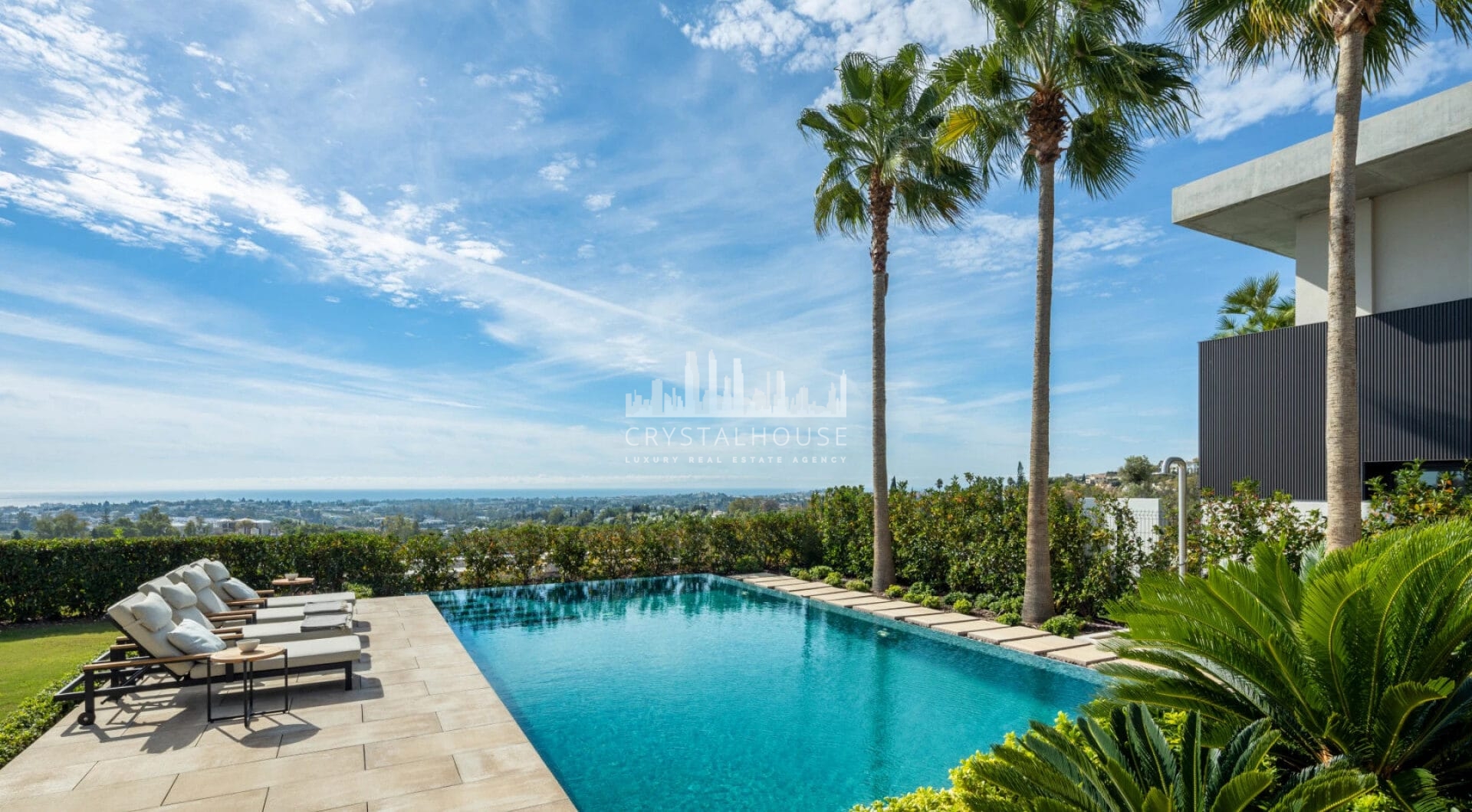 The Hills 5 is a remarkable villa designed by the renowned architect Diego Tobal, set in a prime location in the exclusive La Quinta area.