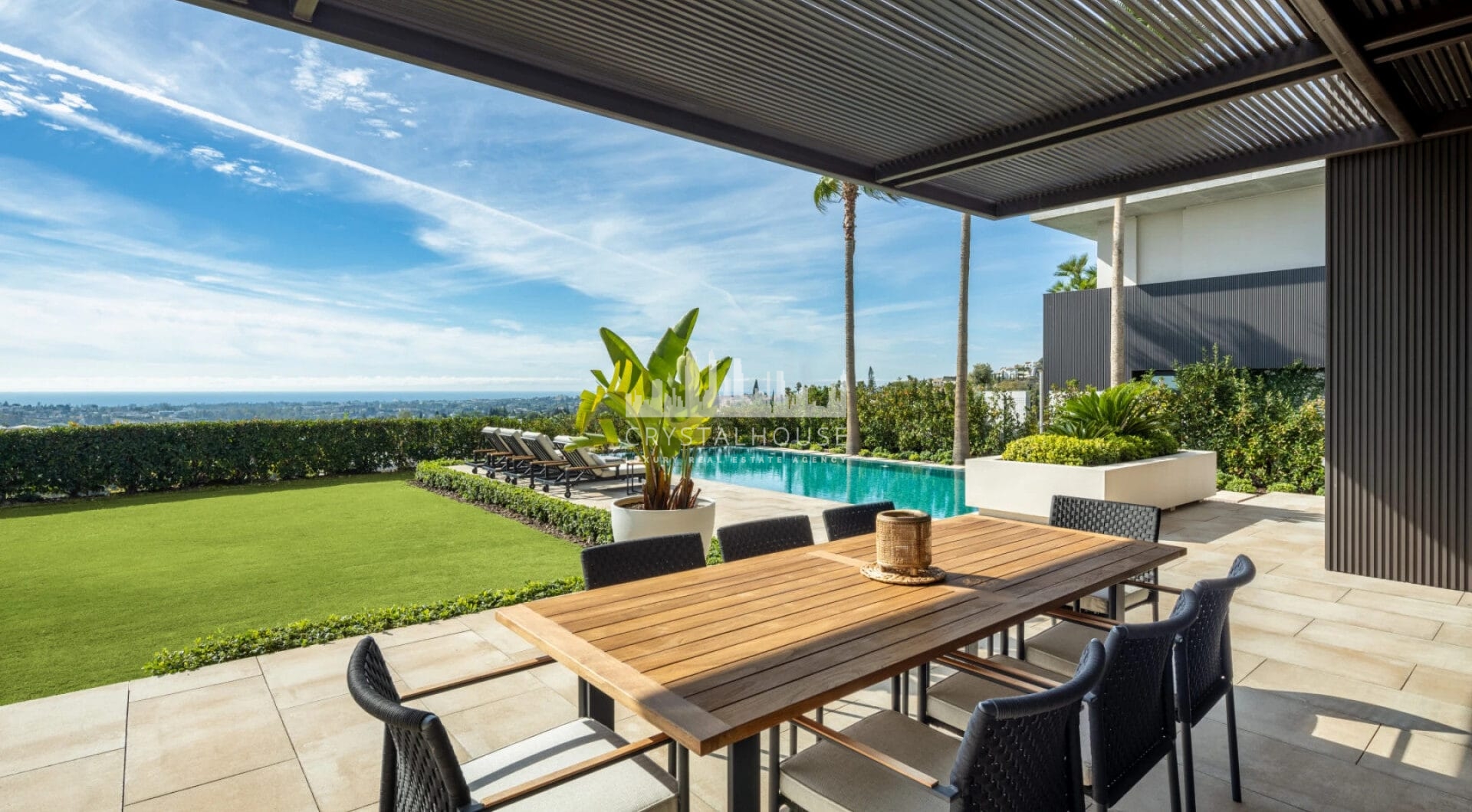 The Hills 5 is a remarkable villa designed by the renowned architect Diego Tobal, set in a prime location in the exclusive La Quinta area.