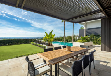 The Hills 5 is a remarkable villa designed by the renowned architect Diego Tobal, set in a prime location in the exclusive La Quinta area.