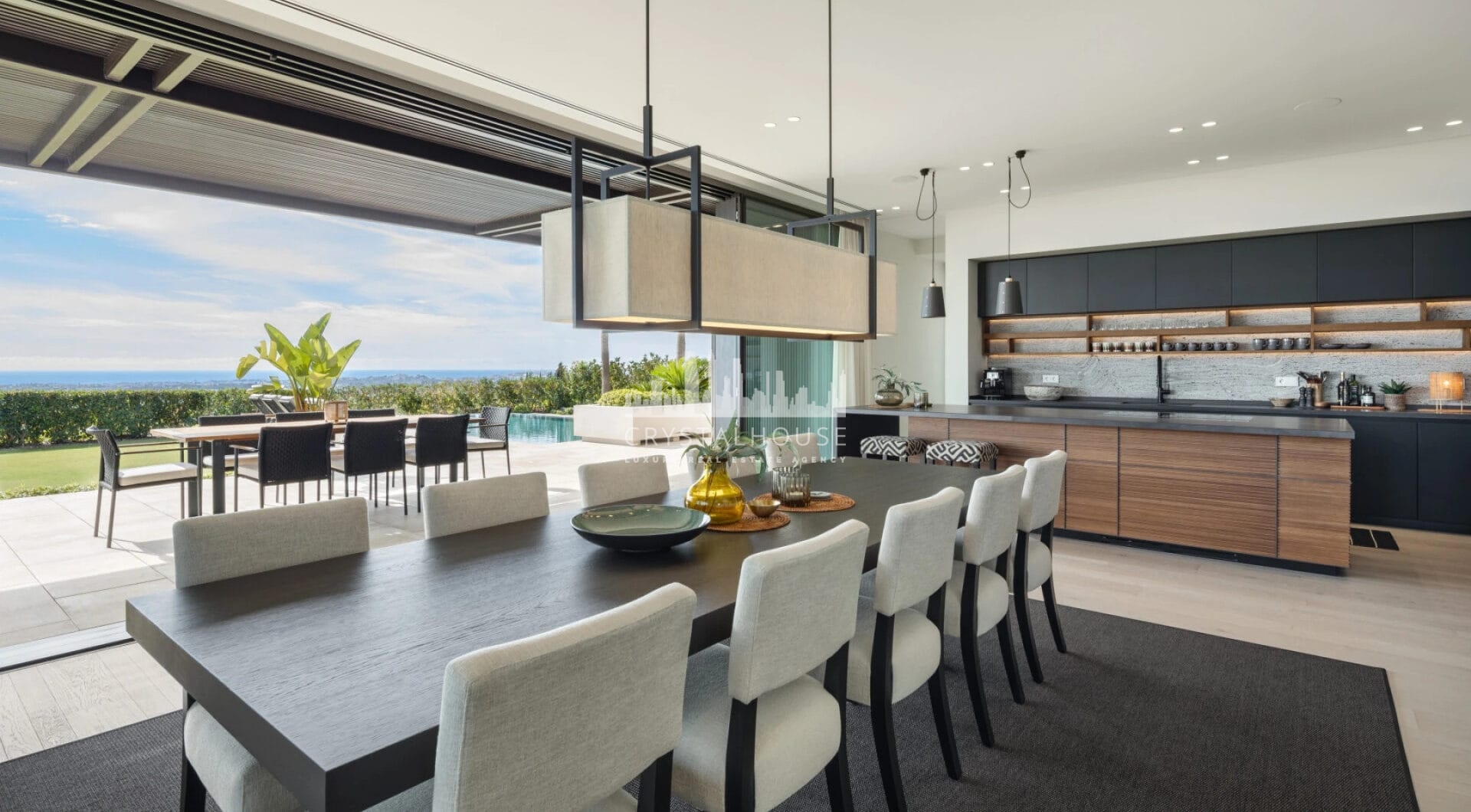 The Hills 5 is a remarkable villa designed by the renowned architect Diego Tobal, set in a prime location in the exclusive La Quinta area.