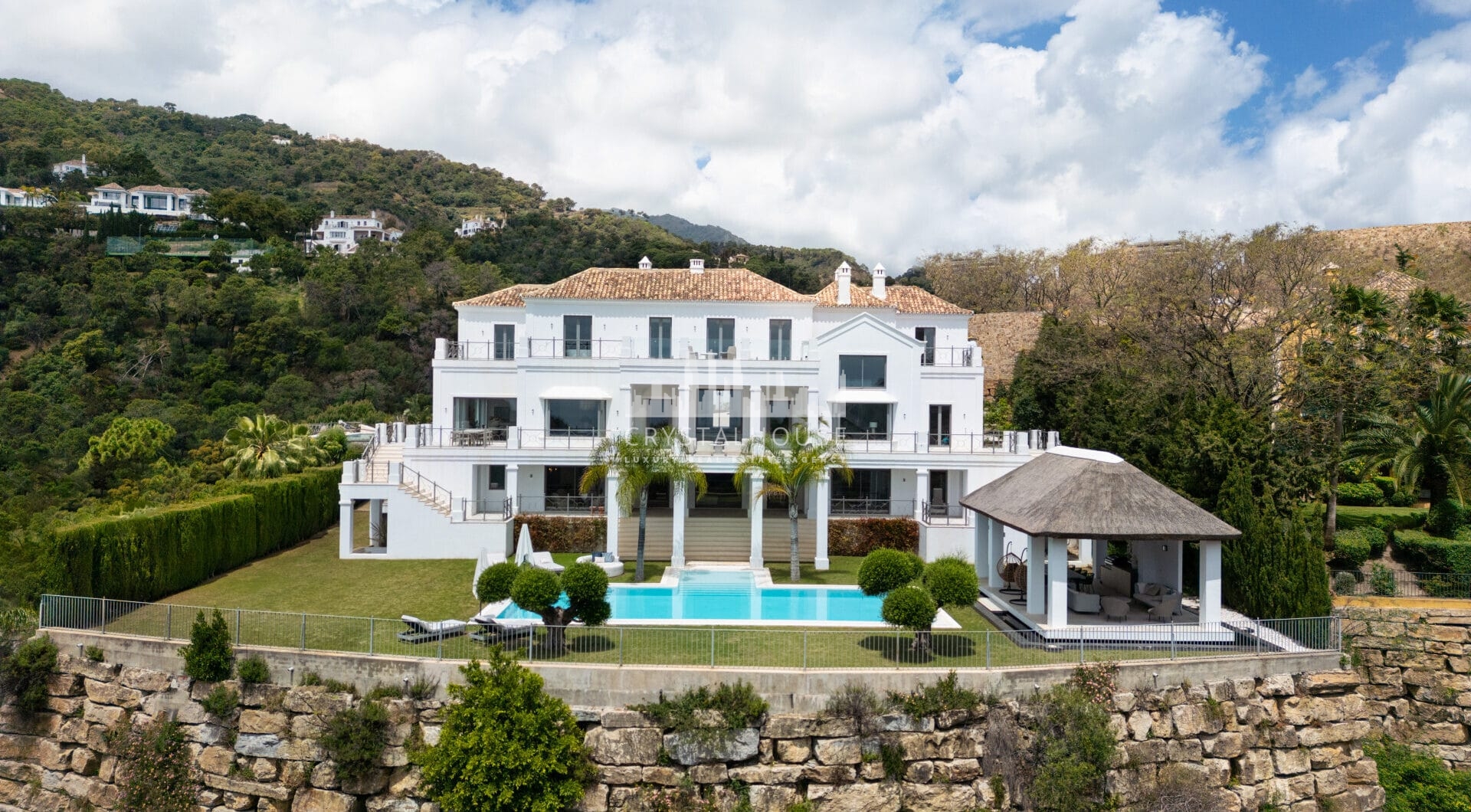 Stunning mansion with a blend of modern and traditional Andalusian architecture in the prestigious El Madroñal residential area, adjacent to La Zagaleta, in Benahavís – Marbella.