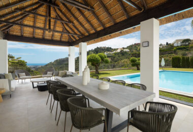 Stunning mansion with a blend of modern and traditional Andalusian architecture in the prestigious El Madroñal residential area, adjacent to La Zagaleta, in Benahavís – Marbella.