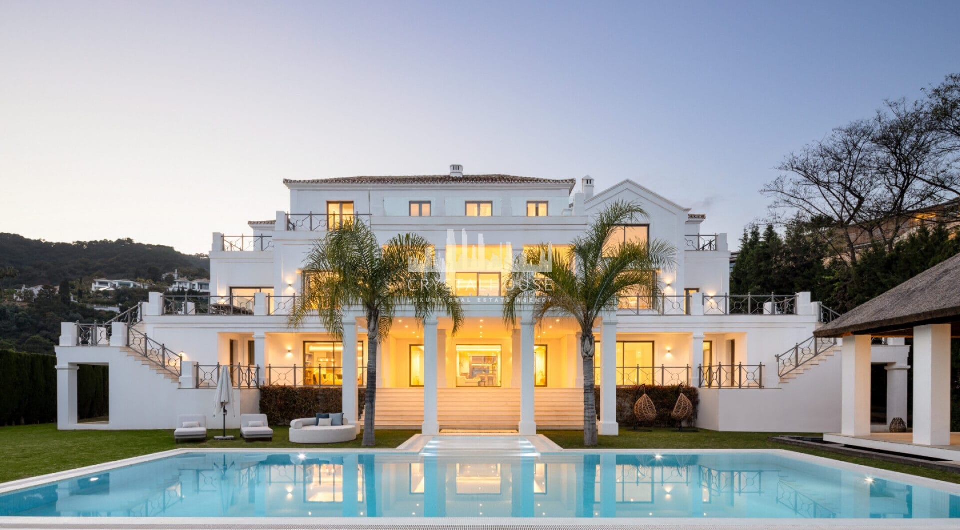 Stunning mansion with a blend of modern and traditional Andalusian architecture in the prestigious El Madroñal residential area, adjacent to La Zagaleta, in Benahavís – Marbella.
