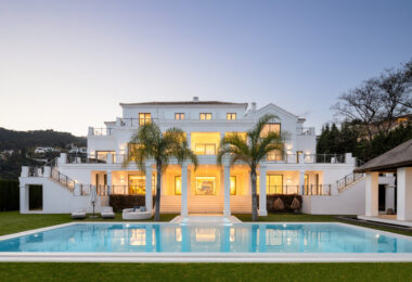 Stunning mansion with a blend of modern and traditional Andalusian architecture in the prestigious El Madroñal residential area, adjacent to La Zagaleta, in Benahavís – Marbella.