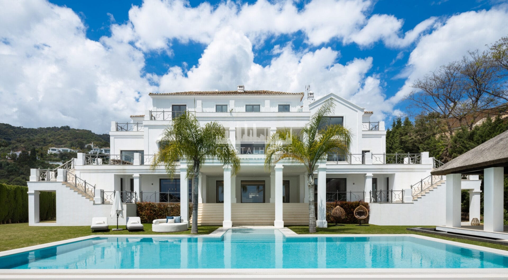 Stunning mansion with a blend of modern and traditional Andalusian architecture in the prestigious El Madroñal residential area, adjacent to La Zagaleta, in Benahavís – Marbella.