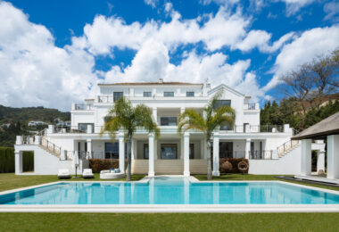 Stunning mansion with a blend of modern and traditional Andalusian architecture in the prestigious El Madroñal residential area, adjacent to La Zagaleta, in Benahavís – Marbella.
