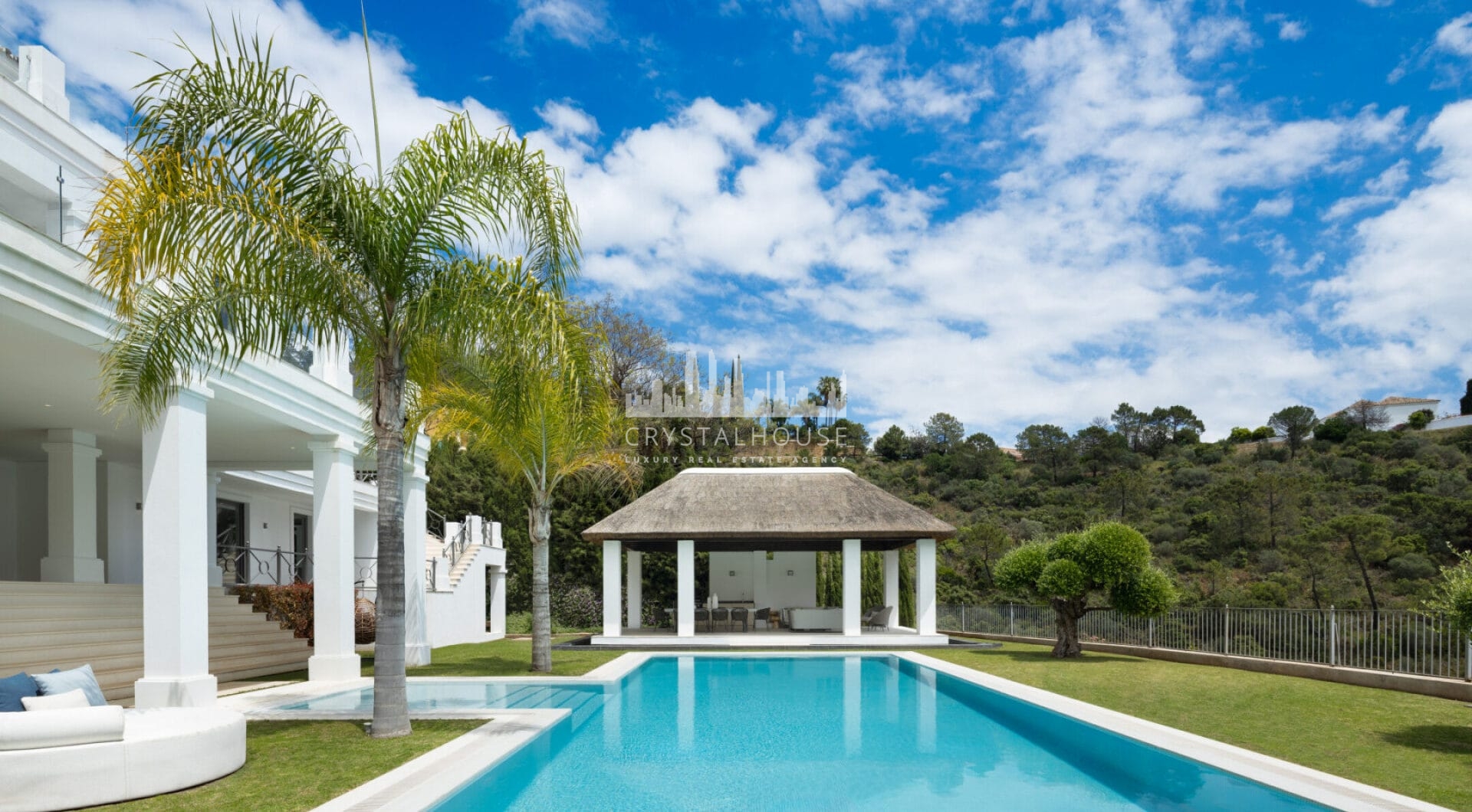 Stunning mansion with a blend of modern and traditional Andalusian architecture in the prestigious El Madroñal residential area, adjacent to La Zagaleta, in Benahavís – Marbella.
