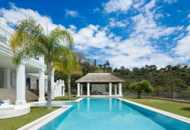 Stunning mansion with a blend of modern and traditional Andalusian architecture in the prestigious El Madroñal residential area, adjacent to La Zagaleta, in Benahavís – Marbella.