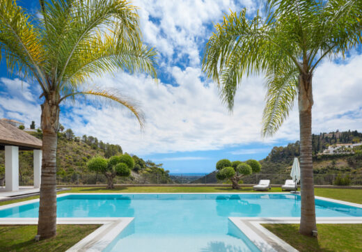 Stunning mansion with a blend of modern and traditional Andalusian architecture in the prestigious El Madroñal residential area, adjacent to La Zagaleta, in Benahavís – Marbella.