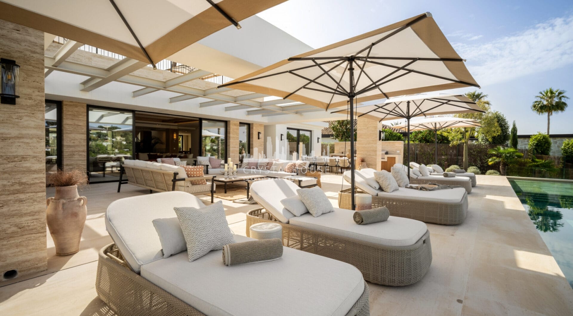 Villa Azteca is an enchanting villa nestled in the highly coveted Aloha area.