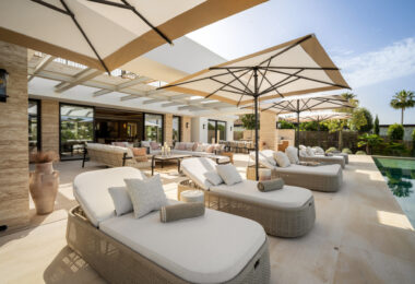 Villa Azteca is an enchanting villa nestled in the highly coveted Aloha area.