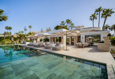 Villa Azteca is an enchanting villa nestled in the highly coveted Aloha area.