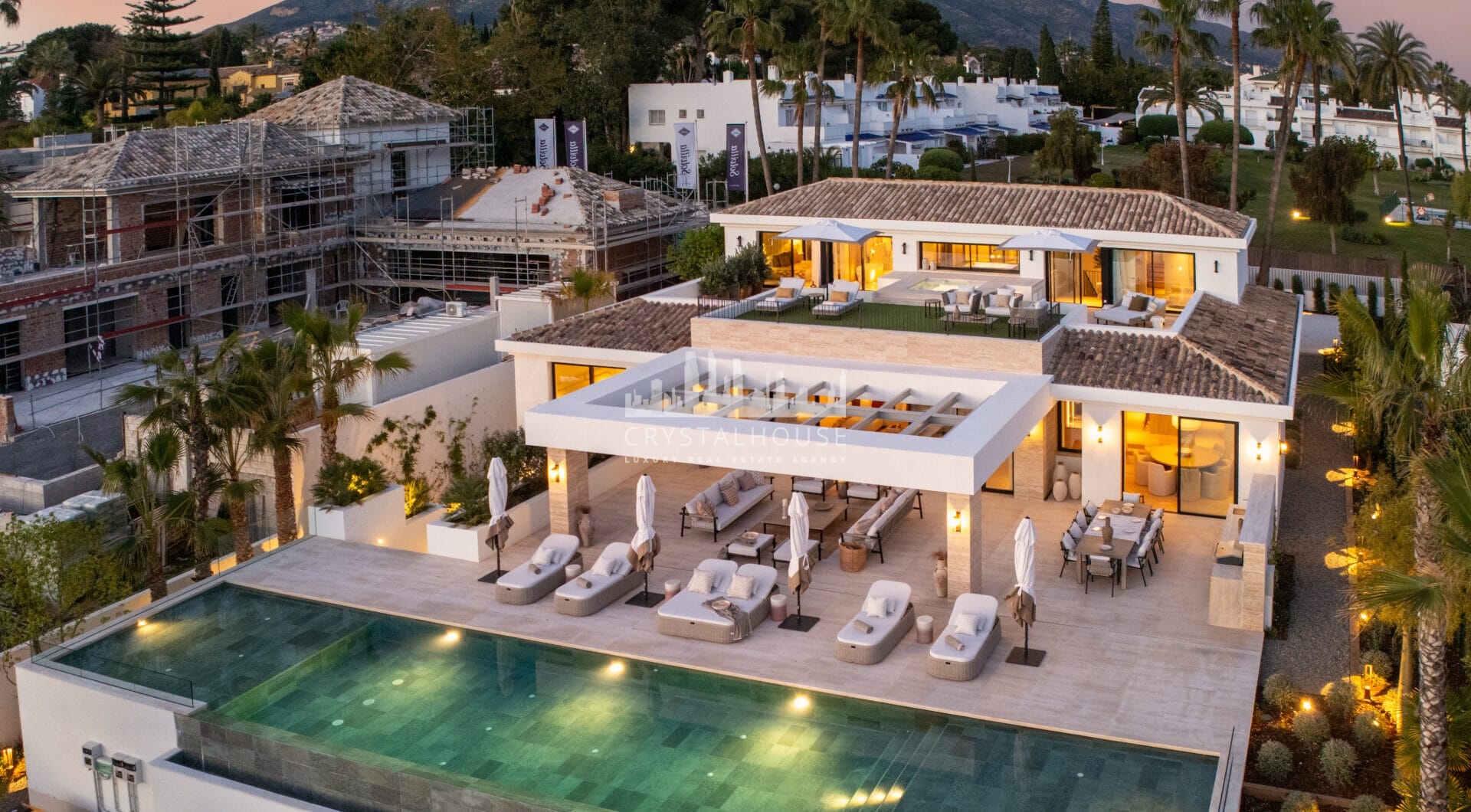 Villa Azteca is an enchanting villa nestled in the highly coveted Aloha area.