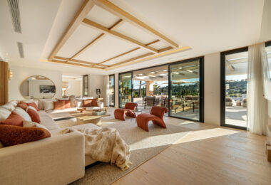Villa Azteca is an enchanting villa nestled in the highly coveted Aloha area.