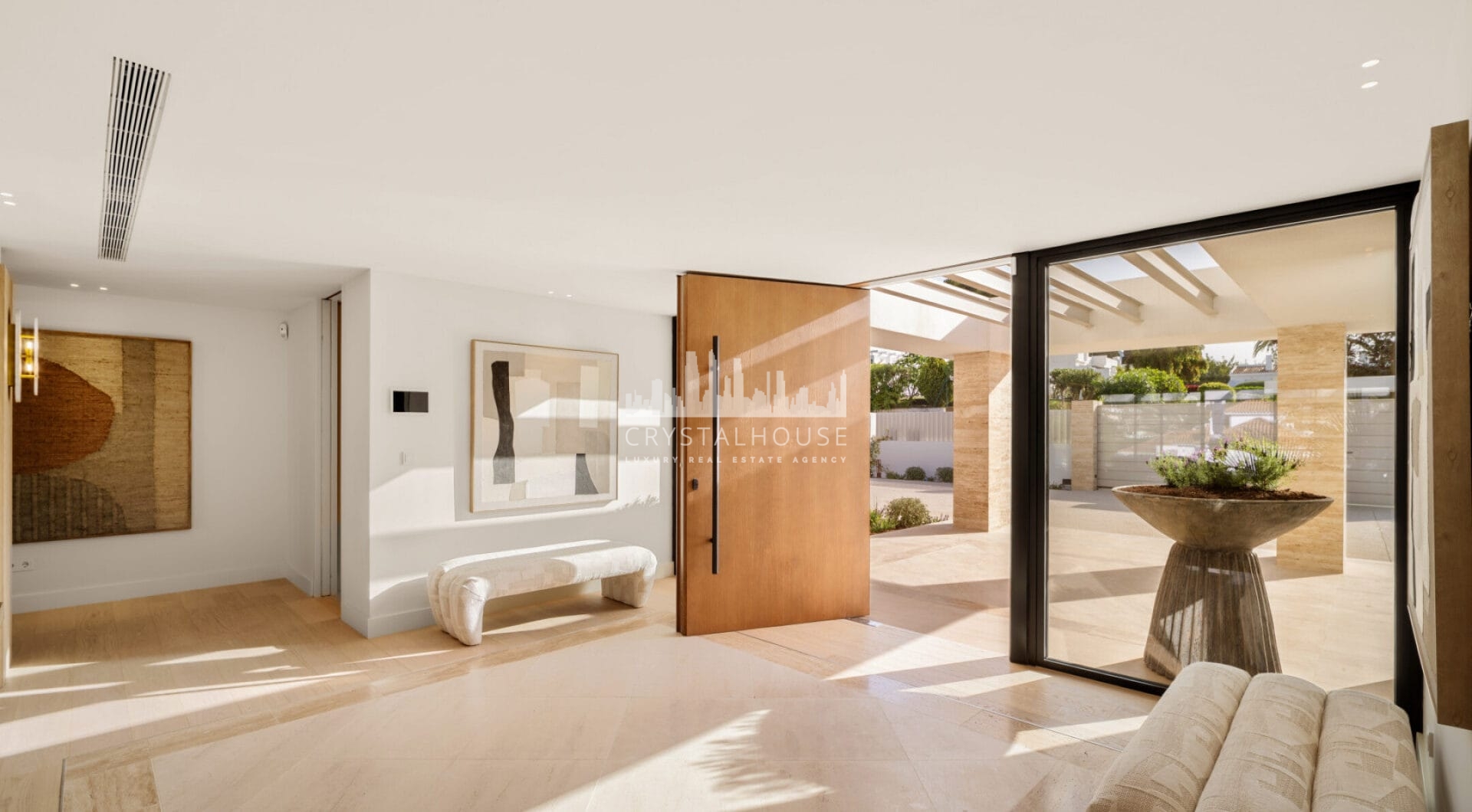 Villa Azteca is an enchanting villa nestled in the highly coveted Aloha area.