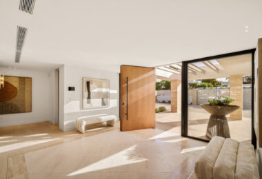 Villa Azteca is an enchanting villa nestled in the highly coveted Aloha area.