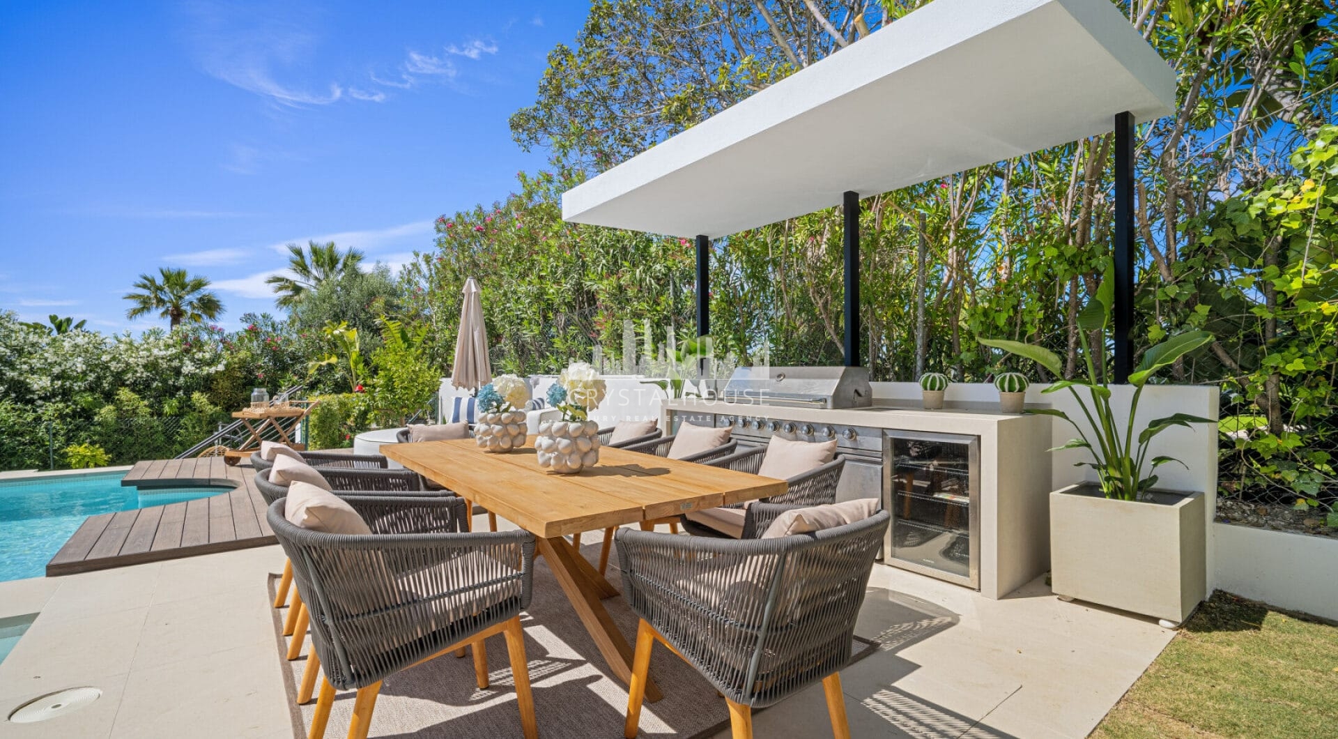 Boasting of unparalleled architecture and unrivalled construction quality, Villa 2000 offers sophisticated and contemporary living, sitting on a private plot within a secure community with breathtaking front-line panoramic views towards Los Naranjos Golf