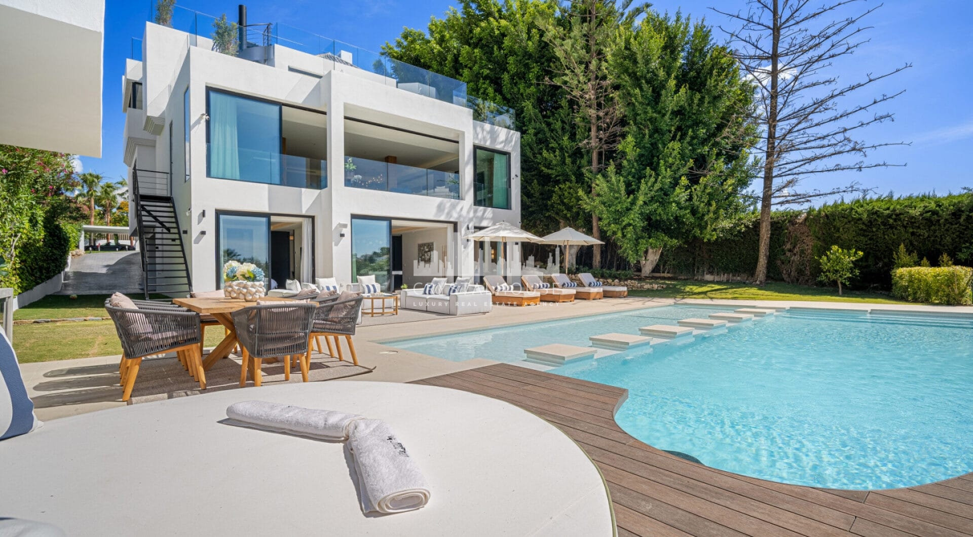 Boasting of unparalleled architecture and unrivalled construction quality, Villa 2000 offers sophisticated and contemporary living, sitting on a private plot within a secure community with breathtaking front-line panoramic views towards Los Naranjos Golf