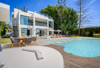 Boasting of unparalleled architecture and unrivalled construction quality, Villa 2000 offers sophisticated and contemporary living, sitting on a private plot within a secure community with breathtaking front-line panoramic views towards Los Naranjos Golf
