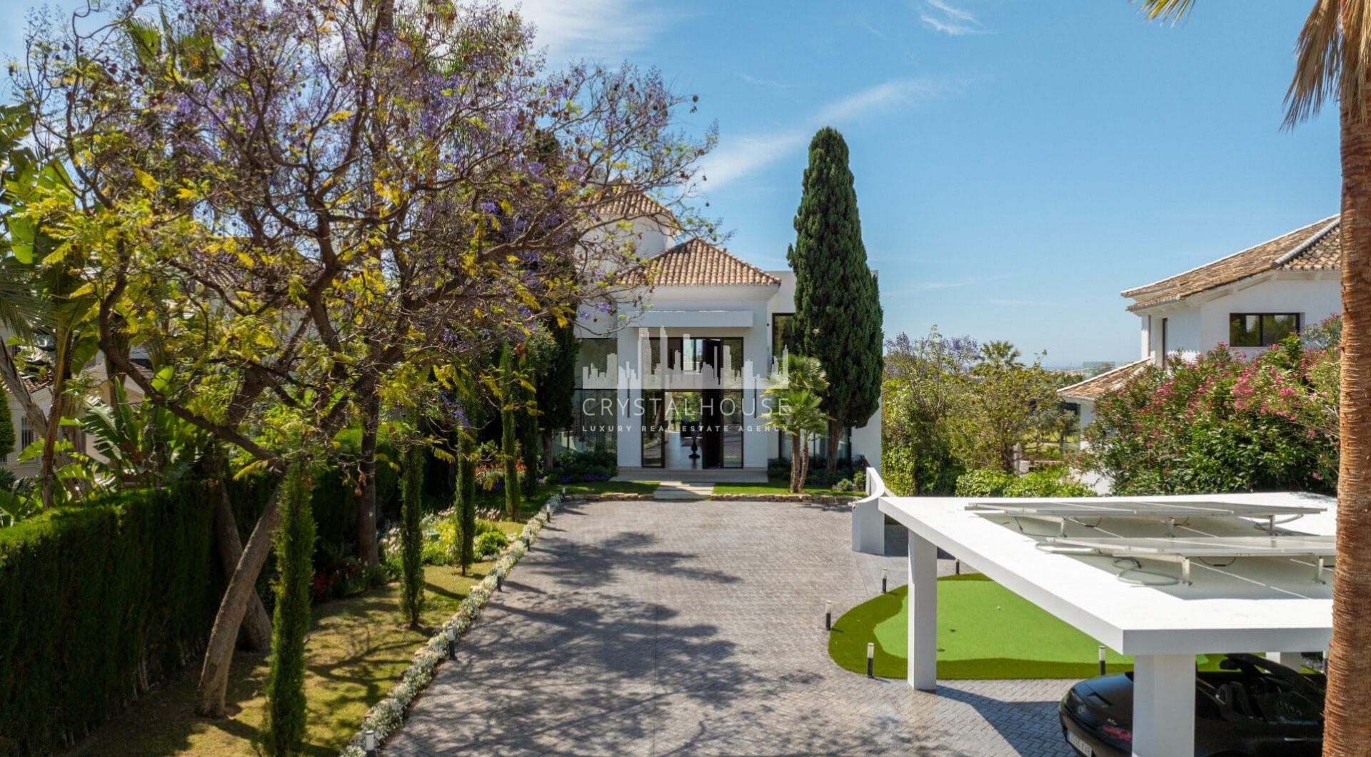 Boasting of unparalleled architecture and unrivalled construction quality, Villa 2000 offers sophisticated and contemporary living, sitting on a private plot within a secure community with breathtaking front-line panoramic views towards Los Naranjos Golf