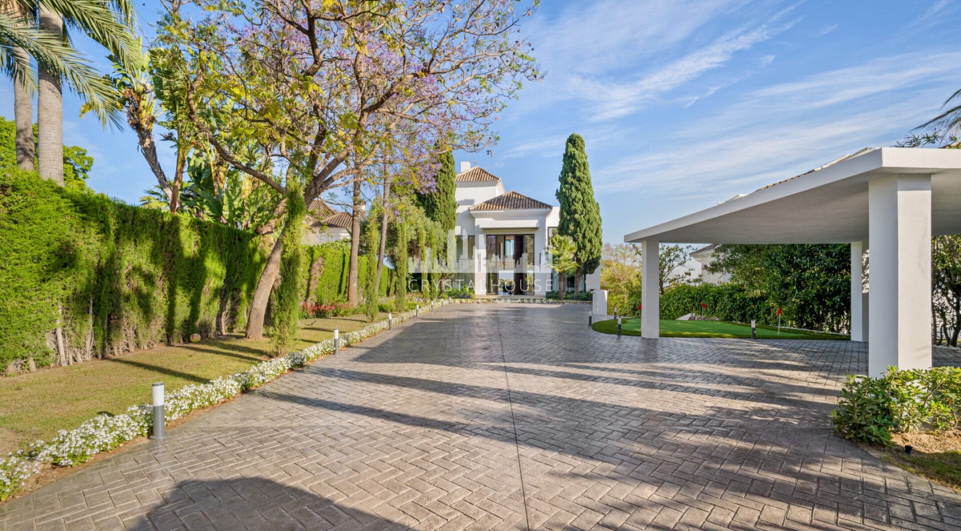 Boasting of unparalleled architecture and unrivalled construction quality, Villa 2000 offers sophisticated and contemporary living, sitting on a private plot within a secure community with breathtaking front-line panoramic views towards Los Naranjos Golf