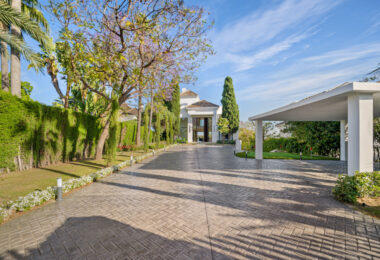 Boasting of unparalleled architecture and unrivalled construction quality, Villa 2000 offers sophisticated and contemporary living, sitting on a private plot within a secure community with breathtaking front-line panoramic views towards Los Naranjos Golf