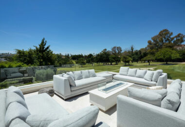 Introducing Auriga 36, a villa that perfectly blends classic exteriors with premium interiors, located in the prestigious area of Nueva Andalucía—one of the most desirable locations in Marbella.