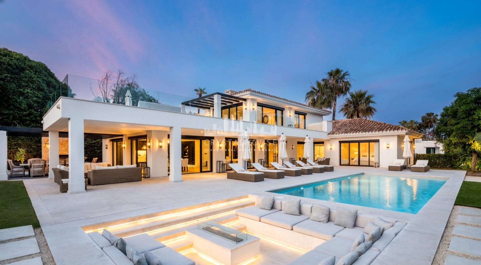 Introducing Auriga 36, a villa that perfectly blends classic exteriors with premium interiors, located in the prestigious area of Nueva Andalucía—one of the most desirable locations in Marbella.