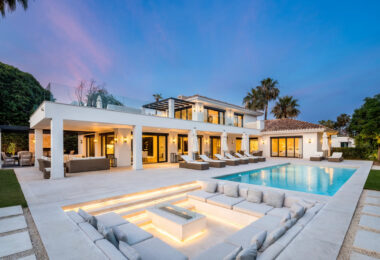 Introducing Auriga 36, a villa that perfectly blends classic exteriors with premium interiors, located in the prestigious area of Nueva Andalucía—one of the most desirable locations in Marbella.