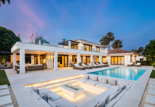 Introducing Auriga 36, a villa that perfectly blends classic exteriors with premium interiors, located in the prestigious area of Nueva Andalucía—one of the most desirable locations in Marbella.