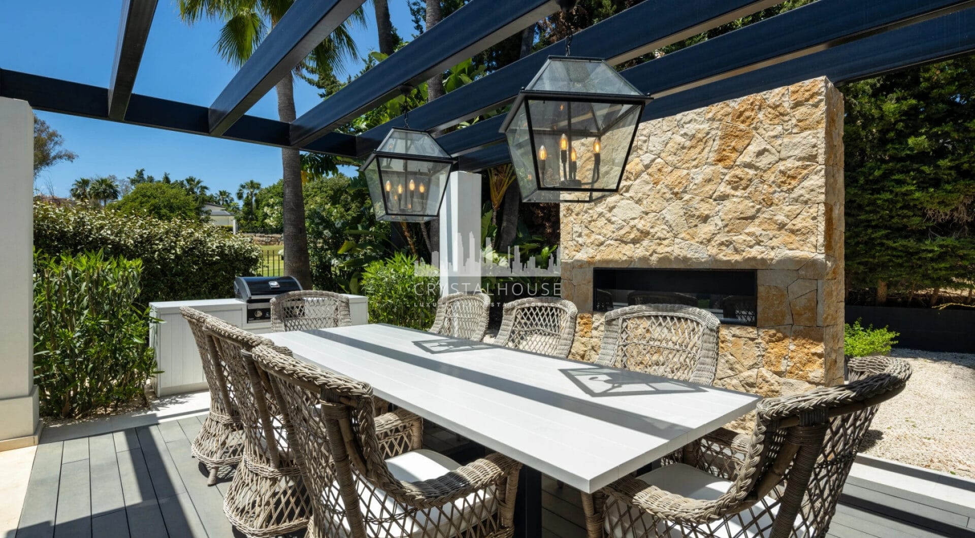 Introducing Auriga 36, a villa that perfectly blends classic exteriors with premium interiors, located in the prestigious area of Nueva Andalucía—one of the most desirable locations in Marbella.