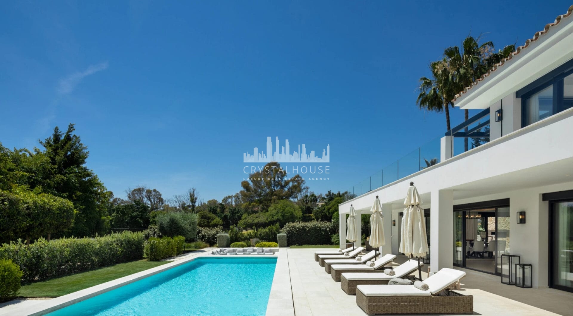 Introducing Auriga 36, a villa that perfectly blends classic exteriors with premium interiors, located in the prestigious area of Nueva Andalucía—one of the most desirable locations in Marbella.