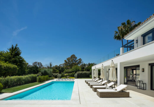 Introducing Auriga 36, a villa that perfectly blends classic exteriors with premium interiors, located in the prestigious area of Nueva Andalucía—one of the most desirable locations in Marbella.