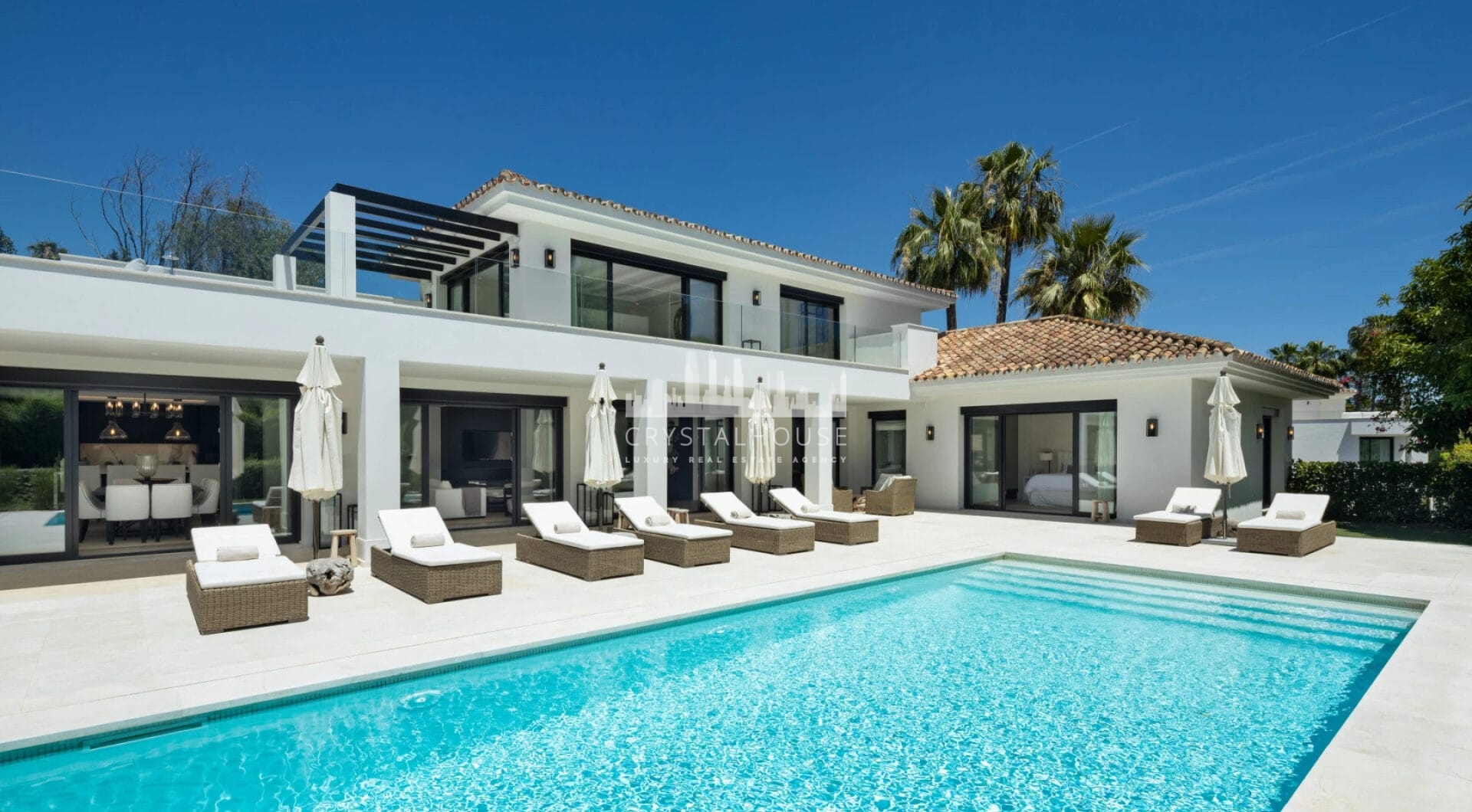 Introducing Auriga 36, a villa that perfectly blends classic exteriors with premium interiors, located in the prestigious area of Nueva Andalucía—one of the most desirable locations in Marbella.