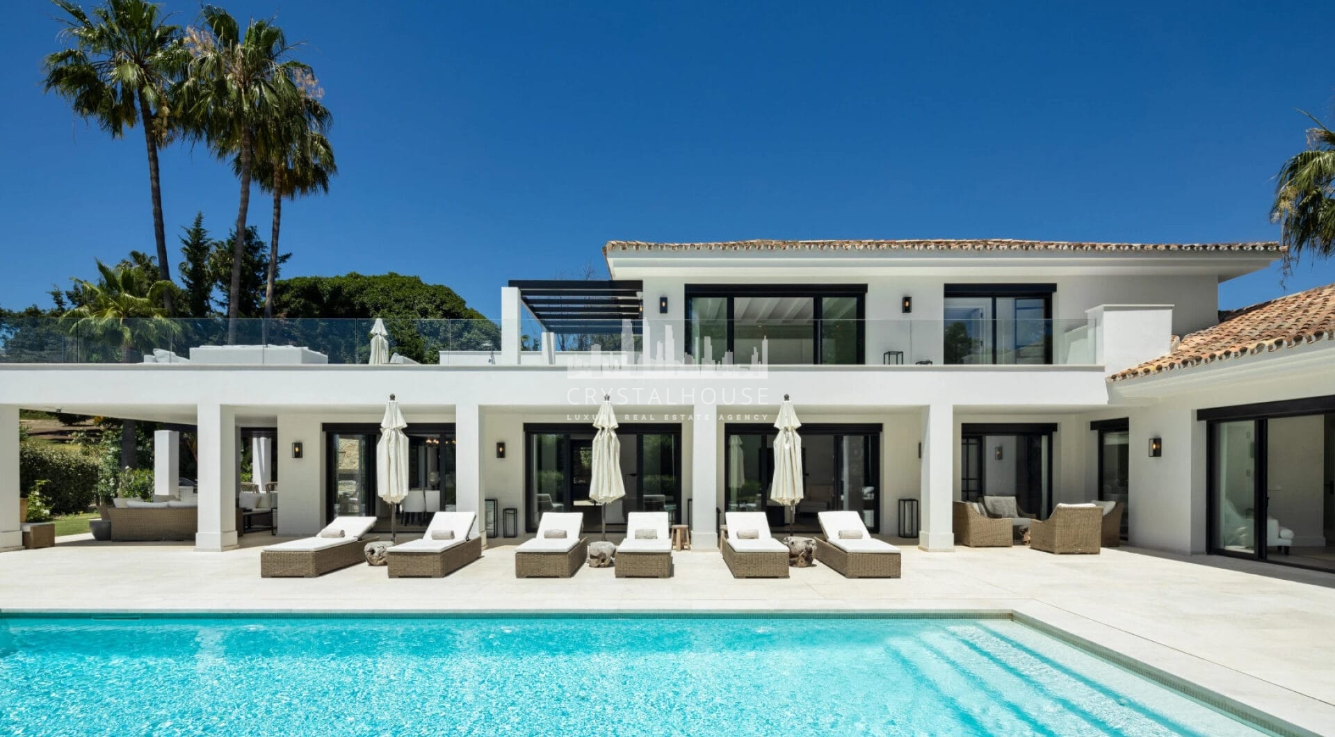 Introducing Auriga 36, a villa that perfectly blends classic exteriors with premium interiors, located in the prestigious area of Nueva Andalucía—one of the most desirable locations in Marbella.