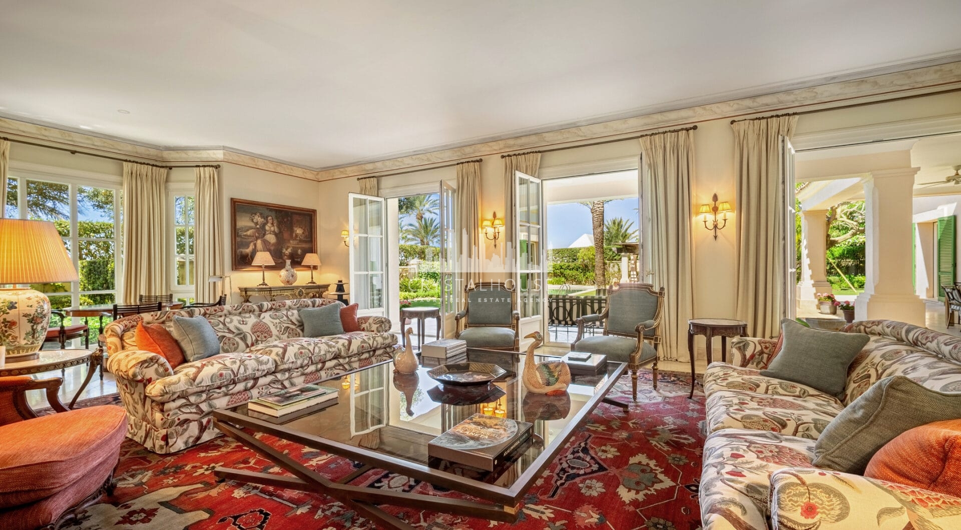 Casa de Jabalí is a prime beachfront estate in Los Monteros, Marbella East, offering an exceptional location just steps from the sea.