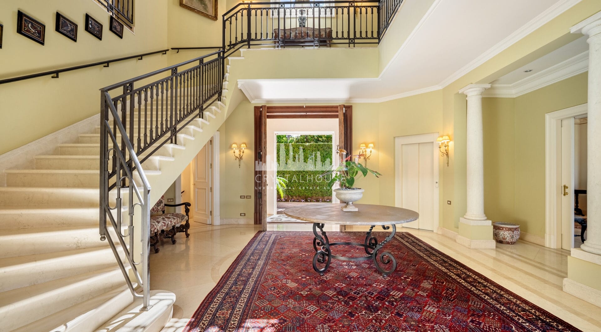 Casa de Jabalí is a prime beachfront estate in Los Monteros, Marbella East, offering an exceptional location just steps from the sea.