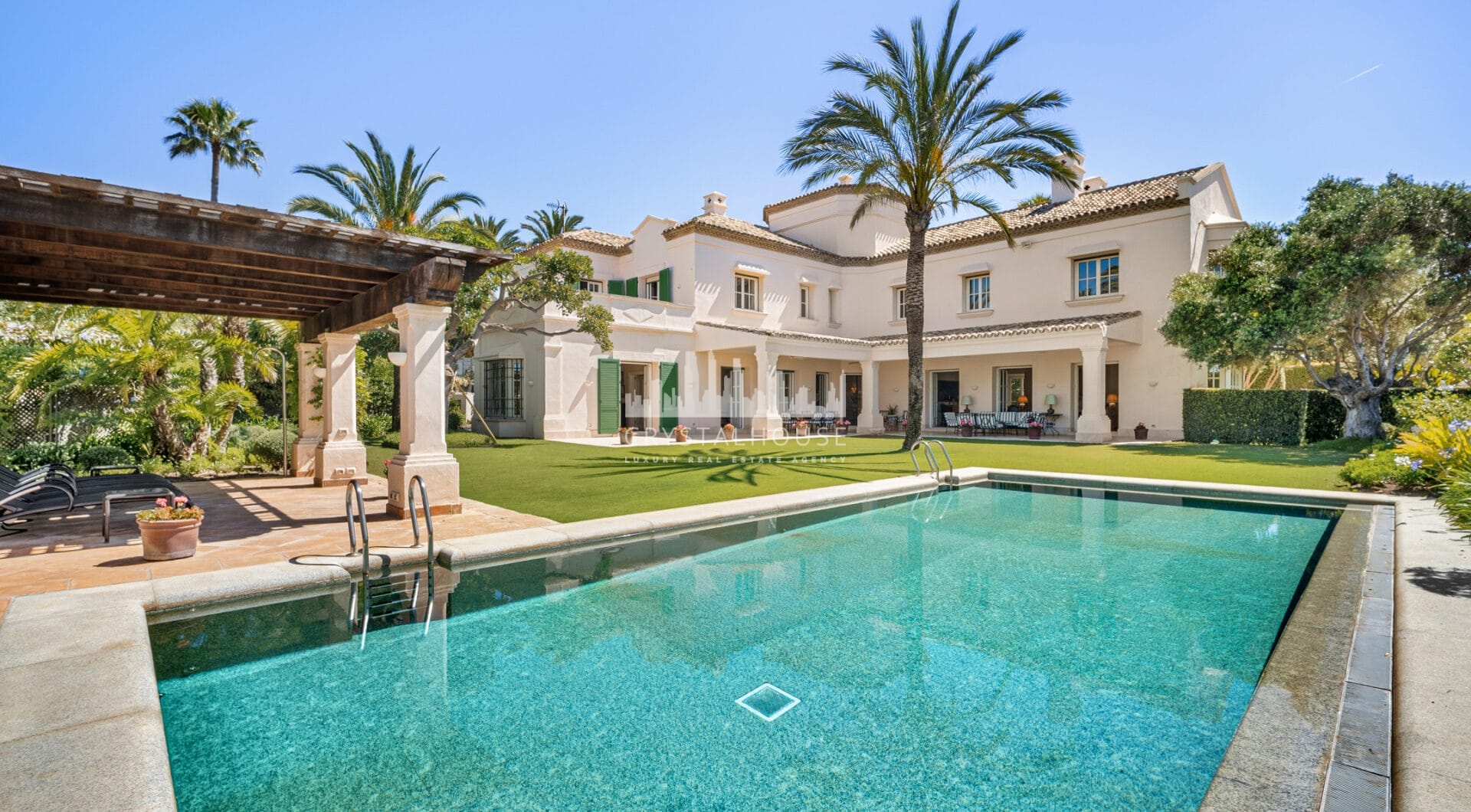 Casa de Jabalí is a prime beachfront estate in Los Monteros, Marbella East, offering an exceptional location just steps from the sea.