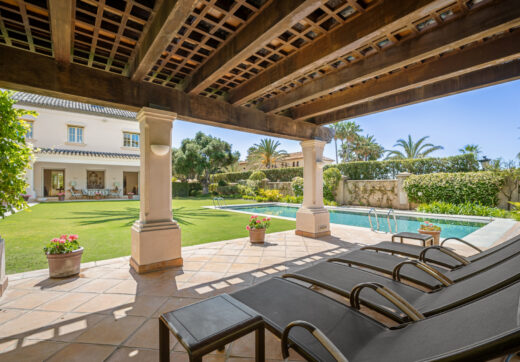 Casa de Jabalí is a prime beachfront estate in Los Monteros, Marbella East, offering an exceptional location just steps from the sea.