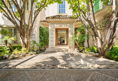 Casa de Jabalí is a prime beachfront estate in Los Monteros, Marbella East, offering an exceptional location just steps from the sea.