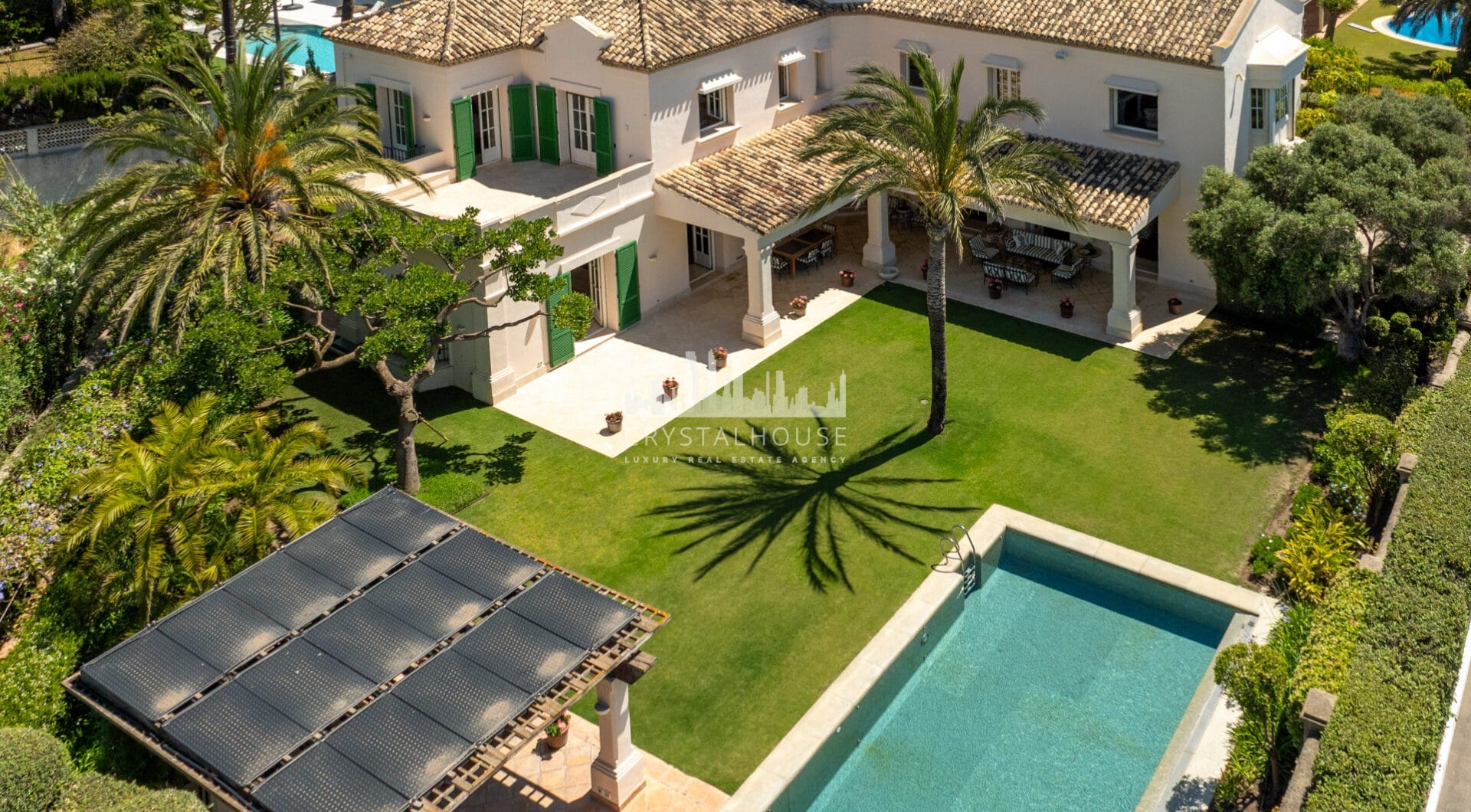 Casa de Jabalí is a prime beachfront estate in Los Monteros, Marbella East, offering an exceptional location just steps from the sea.