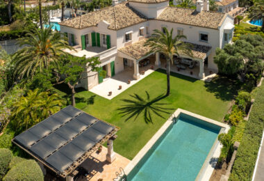 Casa de Jabalí is a prime beachfront estate in Los Monteros, Marbella East, offering an exceptional location just steps from the sea.