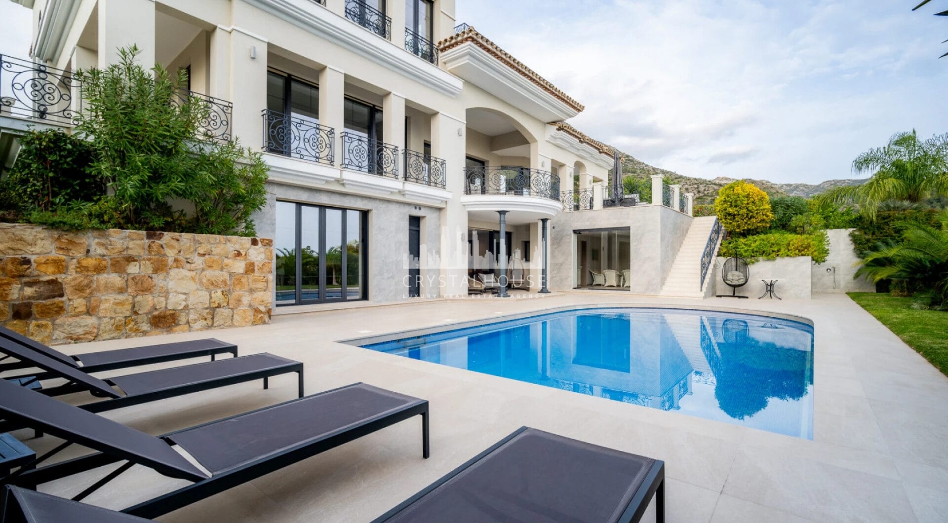 Villa Paradiso is a stunning property located in the prestigious gated community of Sierra Blanca, one of Marbella’s most sought-after addresses.