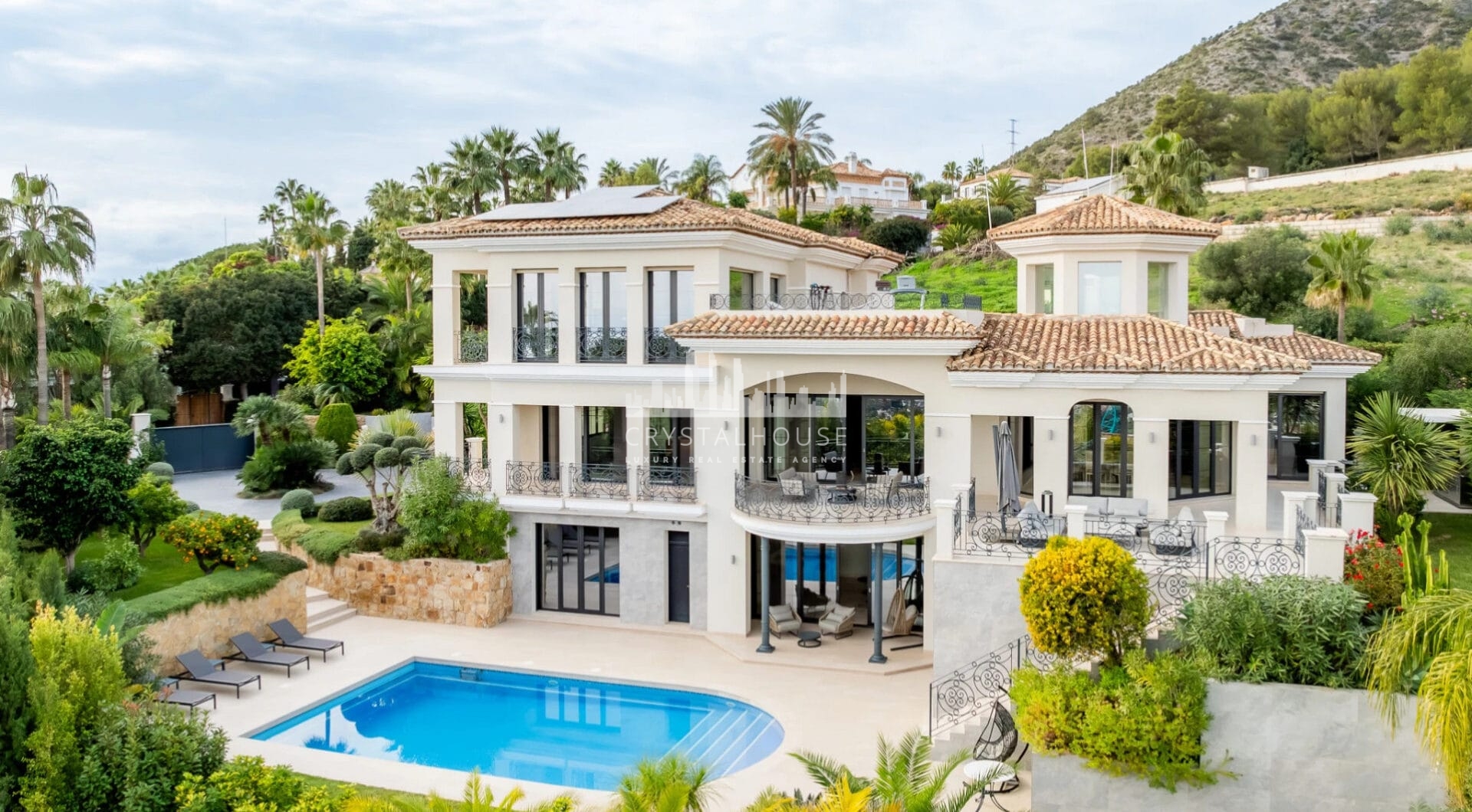 Villa Paradiso is a stunning property located in the prestigious gated community of Sierra Blanca, one of Marbella’s most sought-after addresses.