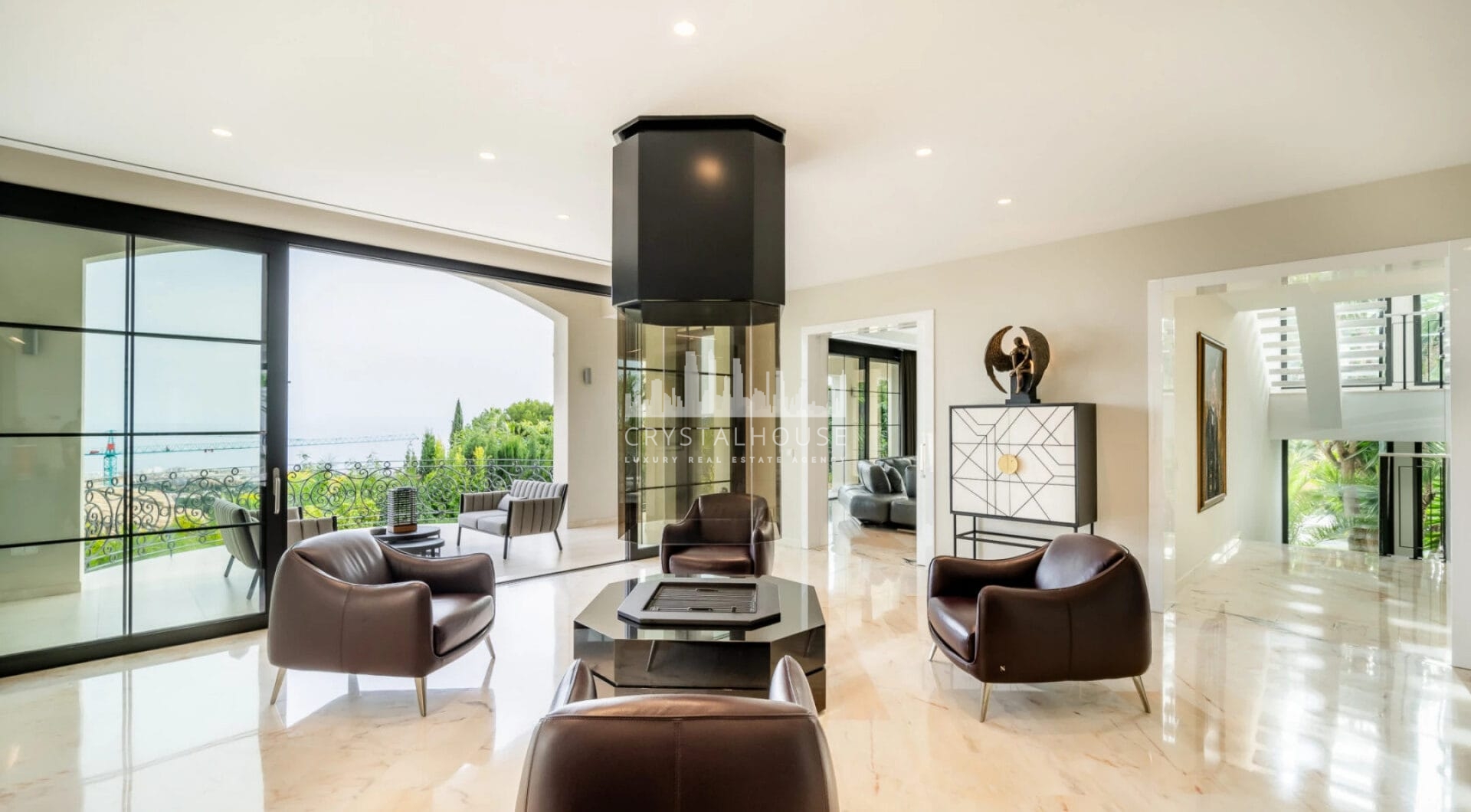 Villa Paradiso is a stunning property located in the prestigious gated community of Sierra Blanca, one of Marbella’s most sought-after addresses.