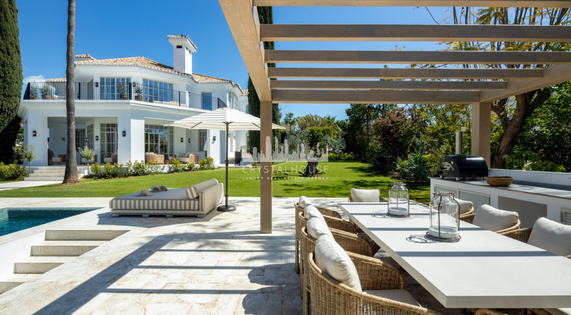 Welcome to Villa Karina, a magnificent 5-bedroom luxury villa nestled in the heart of Nueva Andalucía, offering the perfect blend of elegance, comfort, and prime location.