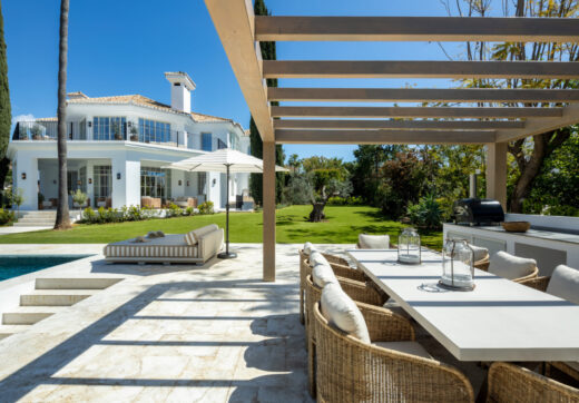 Welcome to Villa Karina, a magnificent 5-bedroom luxury villa nestled in the heart of Nueva Andalucía, offering the perfect blend of elegance, comfort, and prime location.
