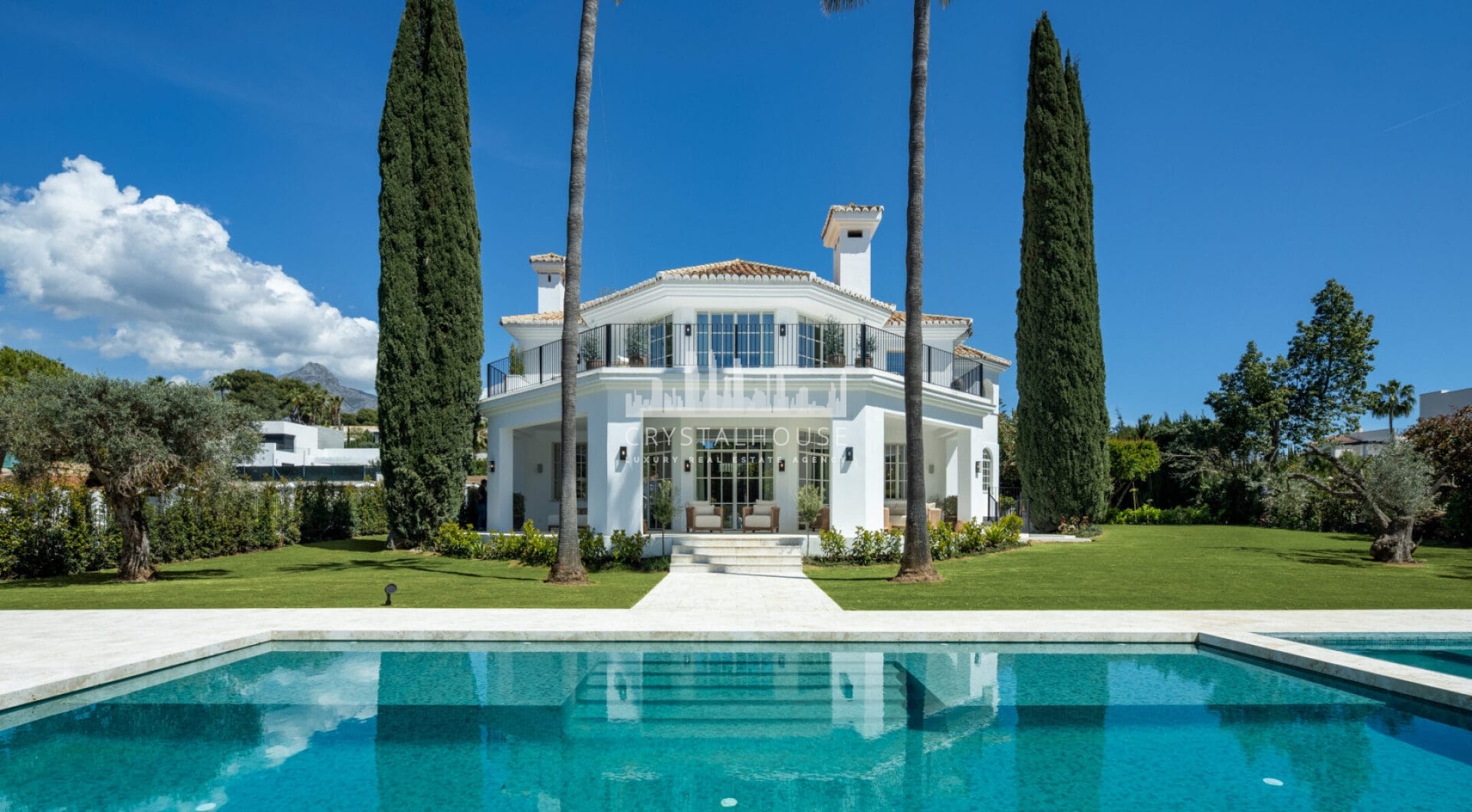 Welcome to Villa Karina, a magnificent 5-bedroom luxury villa nestled in the heart of Nueva Andalucía, offering the perfect blend of elegance, comfort, and prime location.